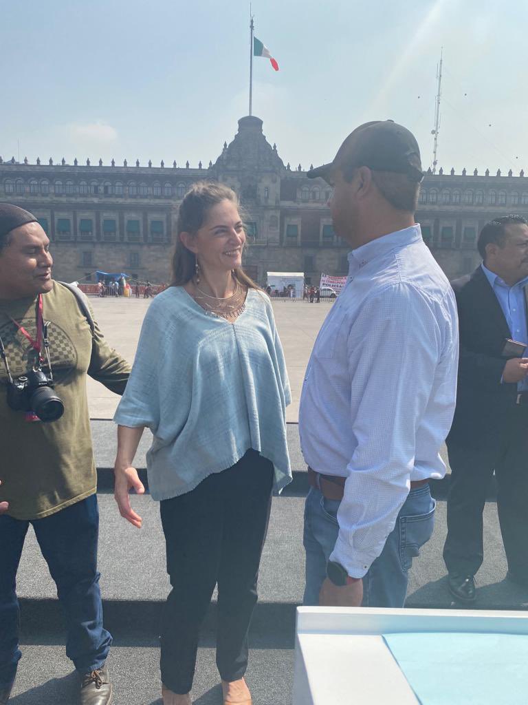 FPerezMeza's tweet photo. En la inauguración de la ofrenda monumental, conversé con la Subsecretaria de Cultura de México y con el Dir. De Culturas Populares para poner a Durango nuevamente en el mapa cultural https://t.co/toxnBxBQIh