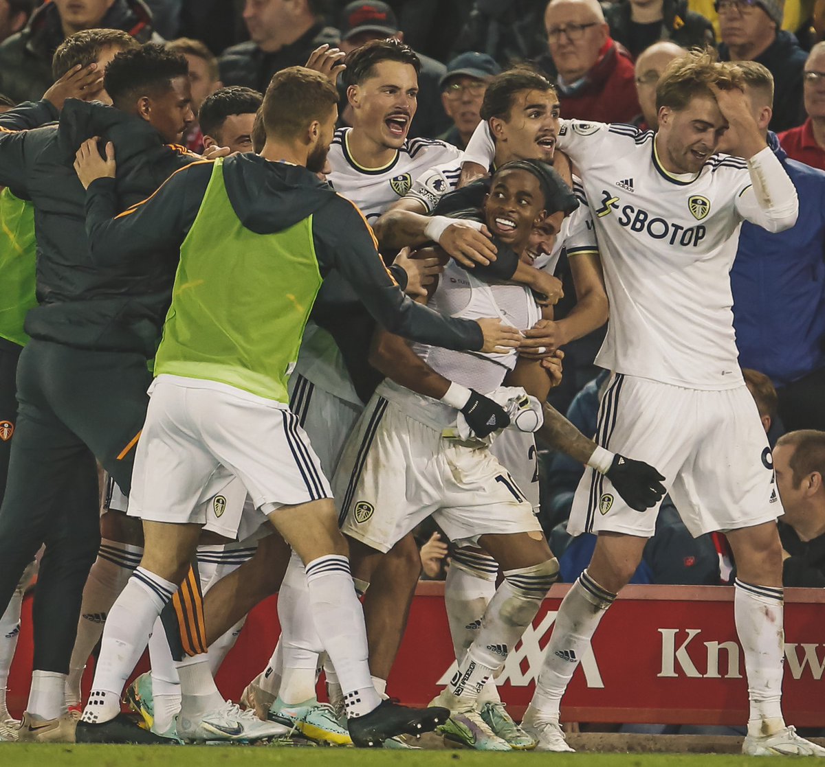 RobinKoch25's tweet photo. Massive! That’s what we needed! @LUFC https://t.co/m1YkAbgIoG