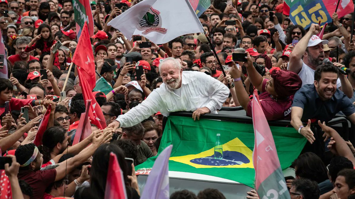 Présidentielle au Brésil : de la prison à l'élection, Lula est revenu de (très) loin pour défier Jair Bolsonaro

francetvinfo.fr/monde/bresil/p…