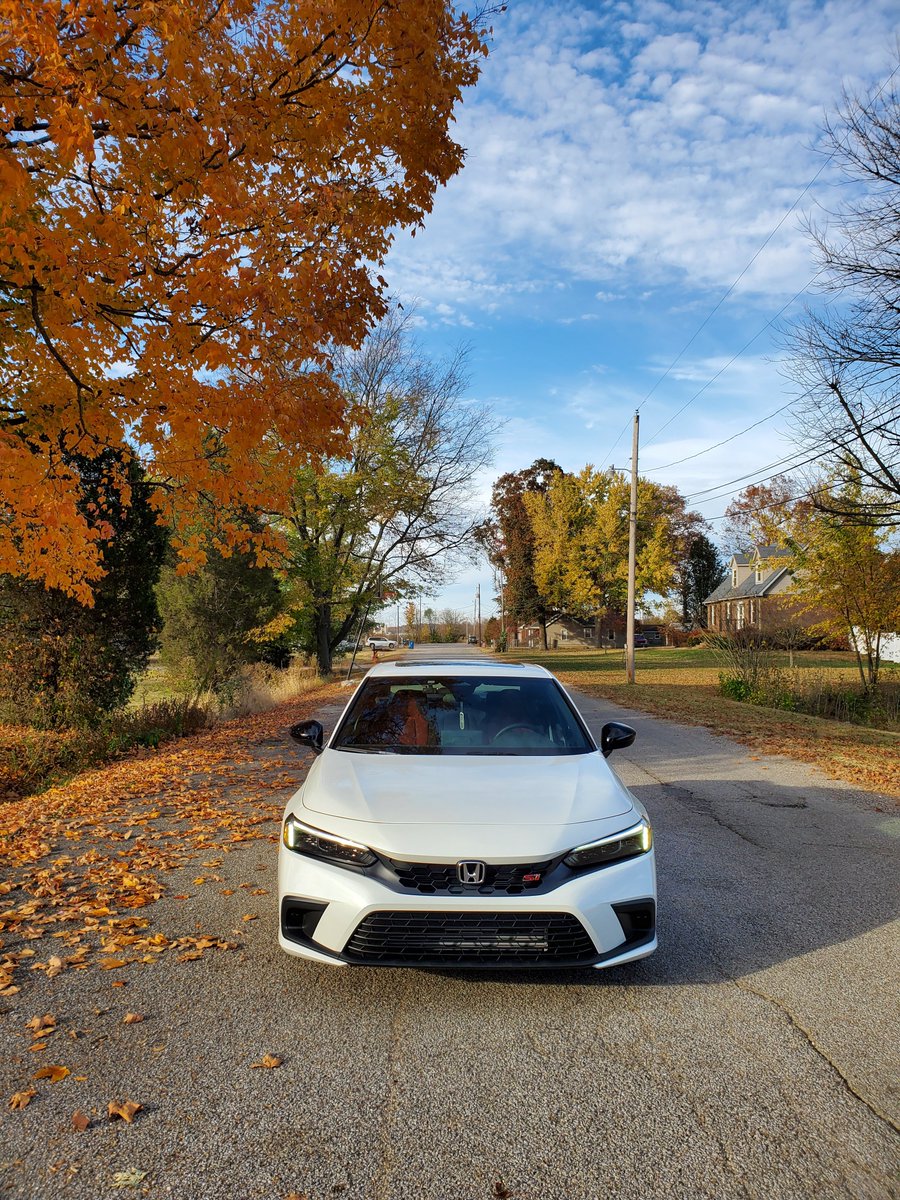 TotallyAvgGamer's tweet photo. 🥵 - Fall photos are where it's at!
@MelonPatchGamin
#OneWithThePatch
#HondaCivicSi https://t.co/5Y4TTDczHb