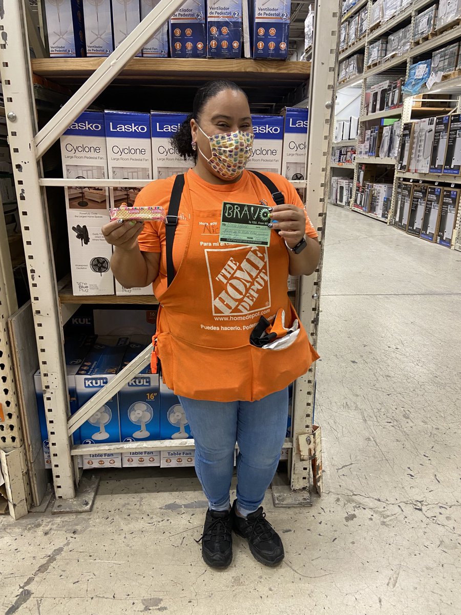 Rosa07069694's tweet photo. Felicitaciones 🎉 a Nicole Fajardo Asoc. Dept. 23 por su Milla  Extra con nuestros Clientes Pro 
BRAVO 👏🏽 👏🏽👏🏽 https://t.co/dhmtlTlYCU