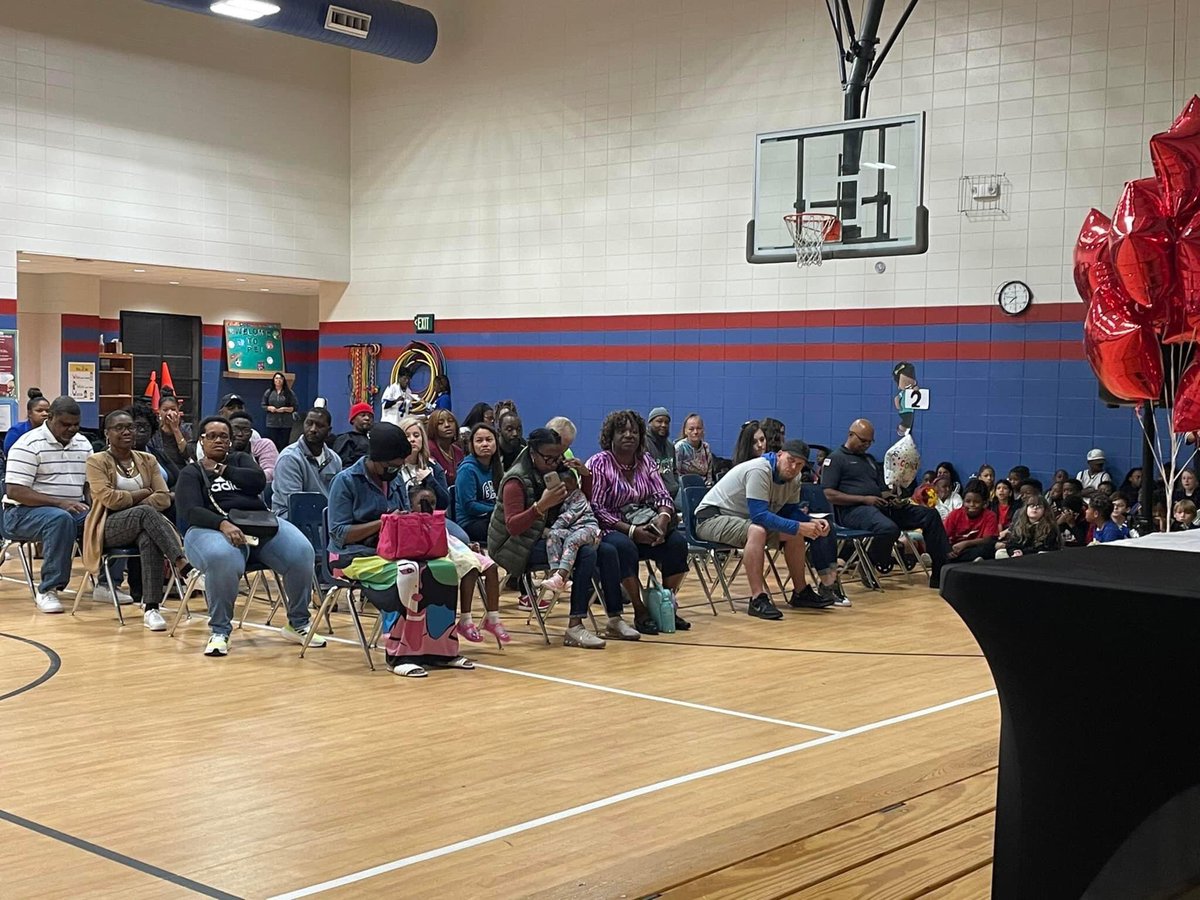 FLE_Explorers's tweet image. ✨This week gave us a little nostalgia as we resumed in-person events for the first time in 3 years! Thank you to all FLE families that supported the Quarterly Awards ceremony on Friday! We are so proud of each one of our students. #DreamBelieveAchieve