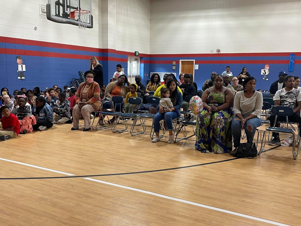 FLE_Explorers's tweet image. ✨This week gave us a little nostalgia as we resumed in-person events for the first time in 3 years! Thank you to all FLE families that supported the Quarterly Awards ceremony on Friday! We are so proud of each one of our students. #DreamBelieveAchieve