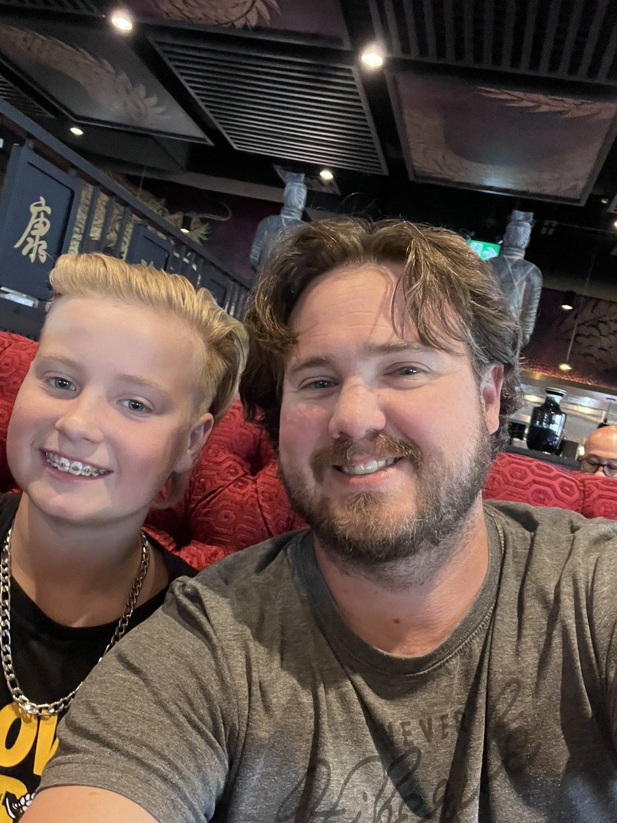 JasonBilyk's tweet photo. At @PFChangs for dinner before the BOA! #LetsGoOilers #flamessuck https://t.co/X4Qy0wMK7G