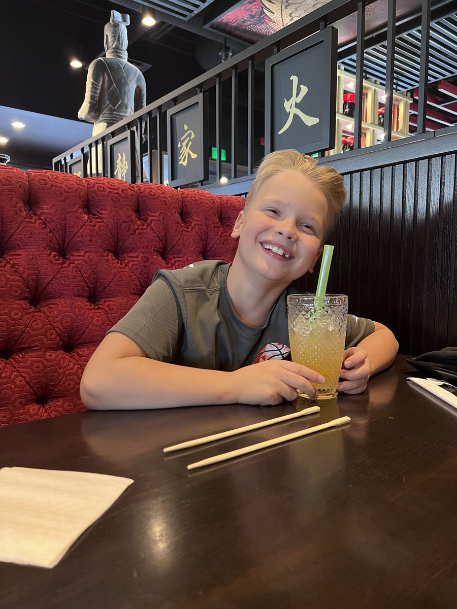 JasonBilyk's tweet photo. At @PFChangs for dinner before the BOA! #LetsGoOilers #flamessuck https://t.co/X4Qy0wMK7G