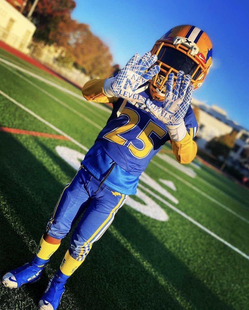 _Ch0sen1's tweet photo. My lil kuzzo βLil Willie Mitchellβ gone break his dad record at the G πβ¦ #NewLevelsAthlete #JrPacers https://t.co/pVx8R1KDLp