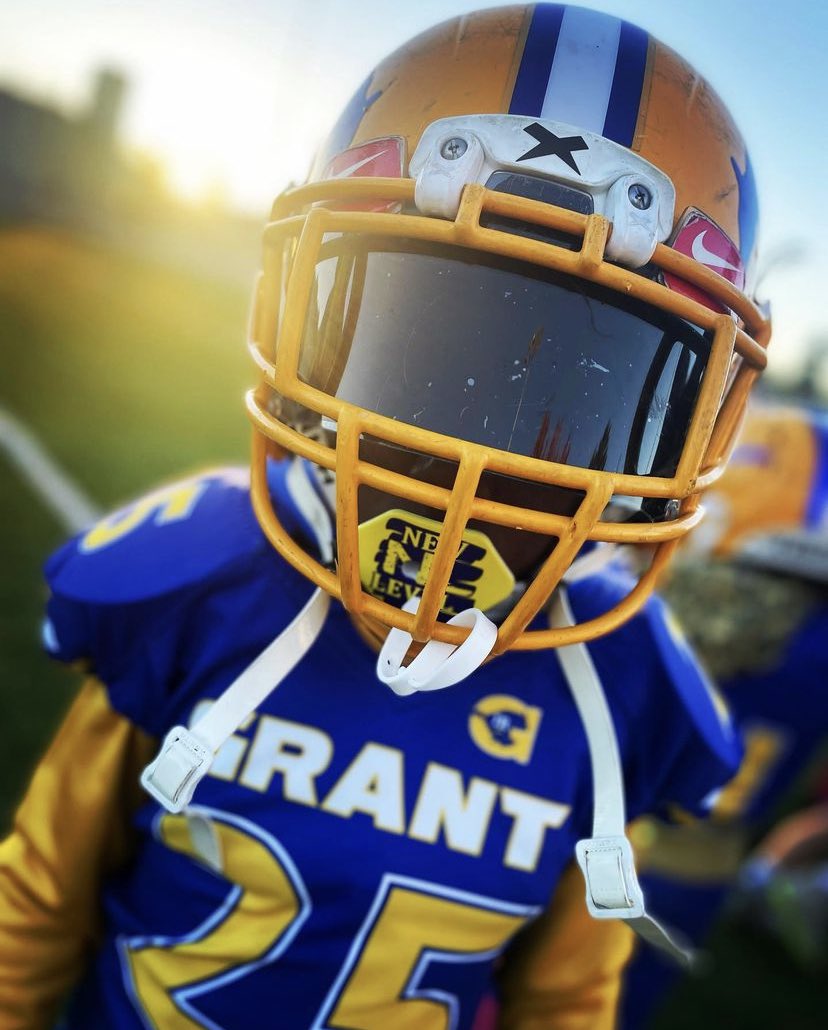 _Ch0sen1's tweet photo. My lil kuzzo βLil Willie Mitchellβ gone break his dad record at the G πβ¦ #NewLevelsAthlete #JrPacers https://t.co/pVx8R1KDLp