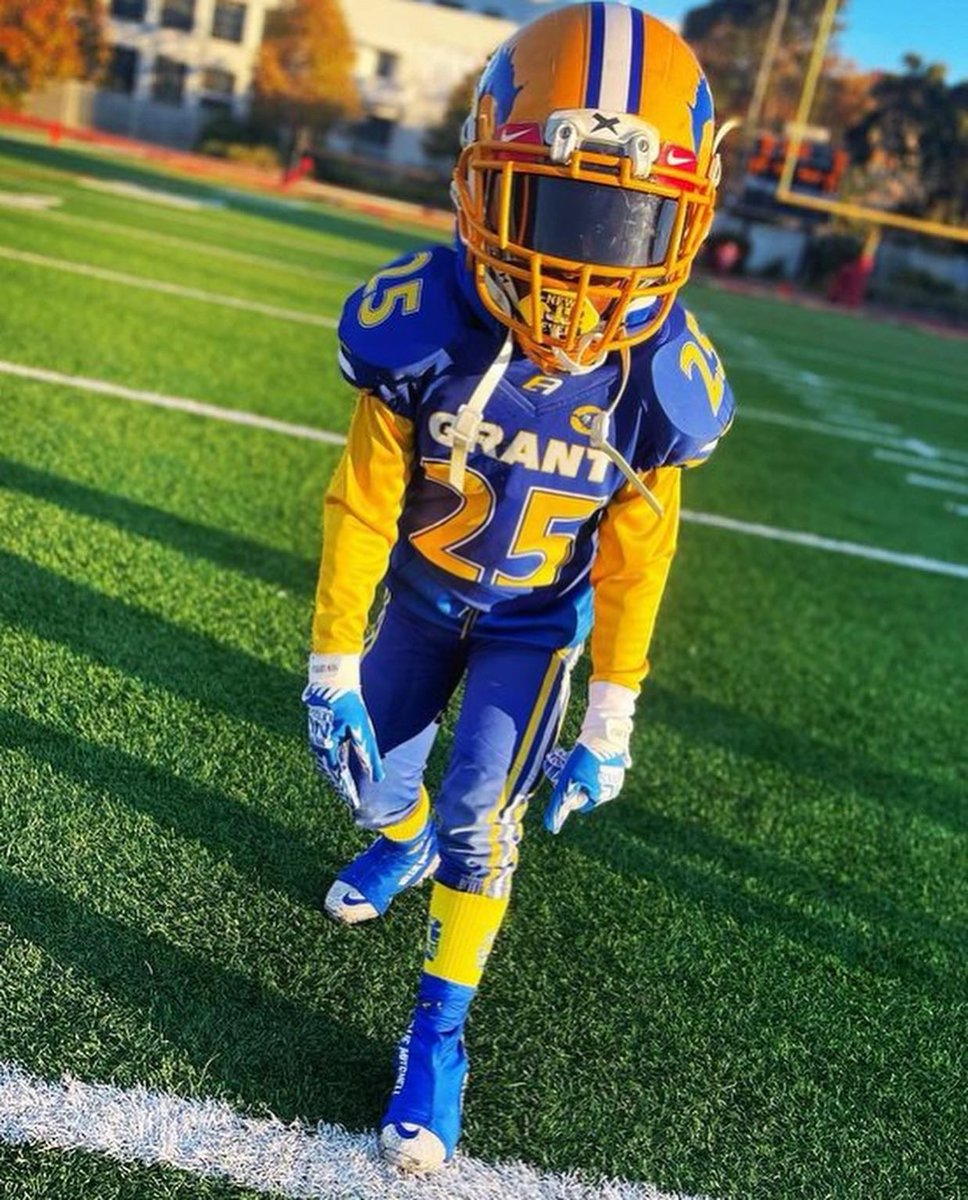 _Ch0sen1's tweet photo. My lil kuzzo βLil Willie Mitchellβ gone break his dad record at the G πβ¦ #NewLevelsAthlete #JrPacers https://t.co/pVx8R1KDLp