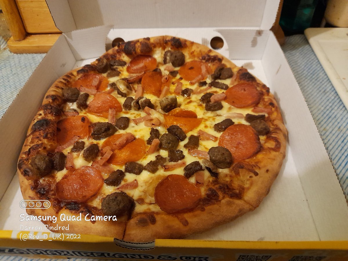 Rev_D_UK's tweet photo. And my Pizza (spicy beef, meatballs, Ham & Pepperoni on BBQ sauce base) has arrived from my go to pizza place for ordering a really great Pizza #PizzaMax in #Wishaw https://t.co/VbzRpJsEqA