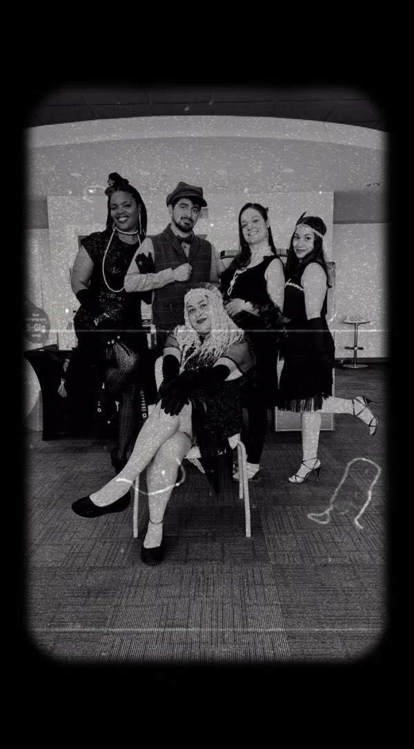 Lizzy_1627's tweet photo. Happy Halloween from The Great Gatsby 🎉#DaisyBuchanan #JayGaysby #HomewoodTeam #GLMTrickOrTweet #lifeatatt #WeAreGLM @GreaterLakesMkt  @shawnglinski @TanaviaR @MekitaPurkett @ATT https://t.co/ybNMWwPAbz
