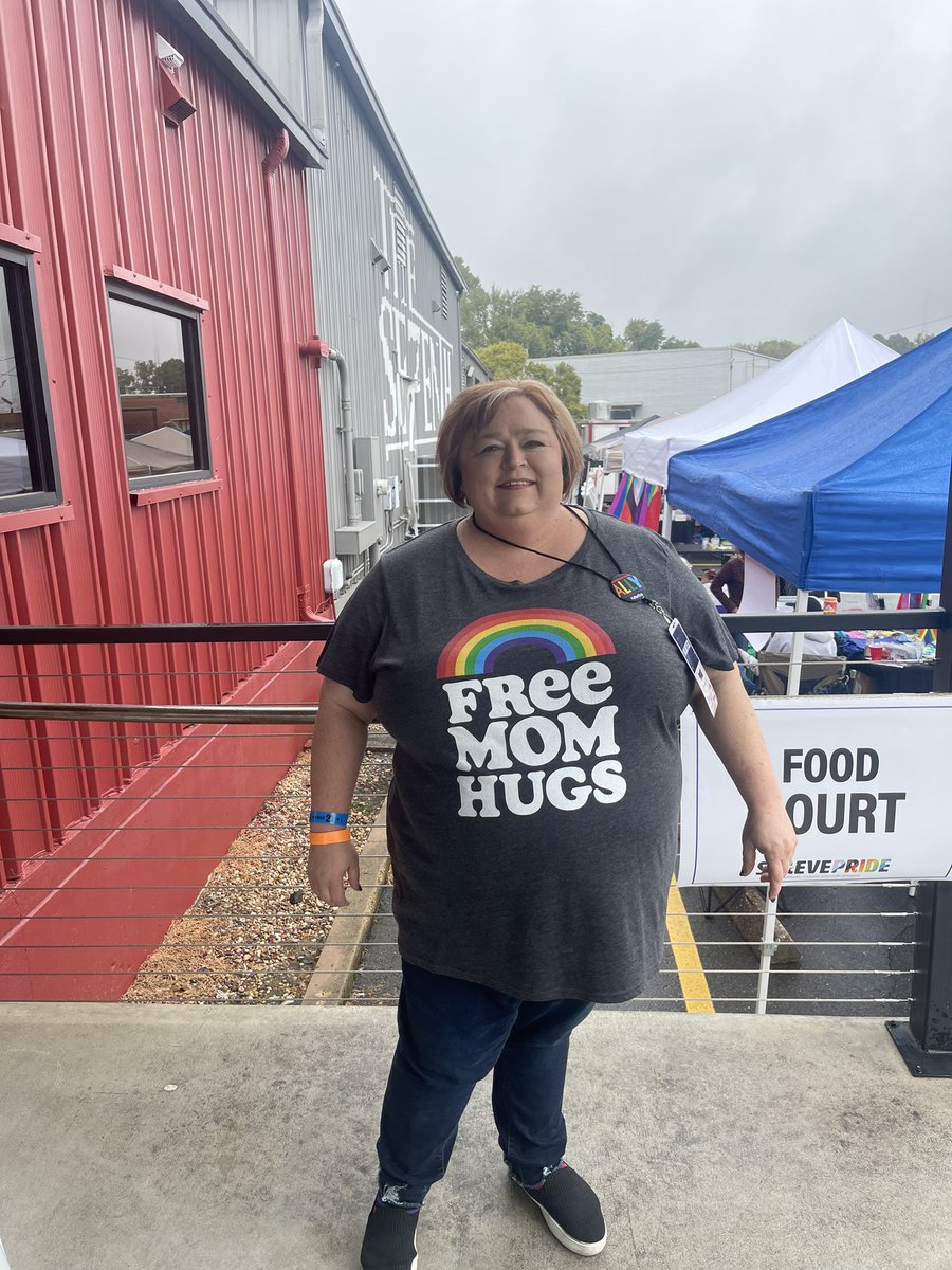 coreytimes's tweet photo. My mom called me a couple of weeks ago and asked me if it was okay for her to volunteer at Shreveport Pride. She didn’t want to intrude for being “just an ally.” Seeing her volunteer for a pride event in my conservative hometown makes my heart warm and reminds me how lucky I am❤️ https://t.co/ywt4M22Fd0