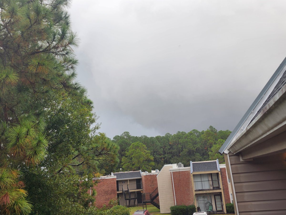 SnugglePossum's tweet photo. @NWSNewOrleans some rotation with this one currently moving from E. Pascagoula into Moss Point. https://t.co/mn9OqTjTii