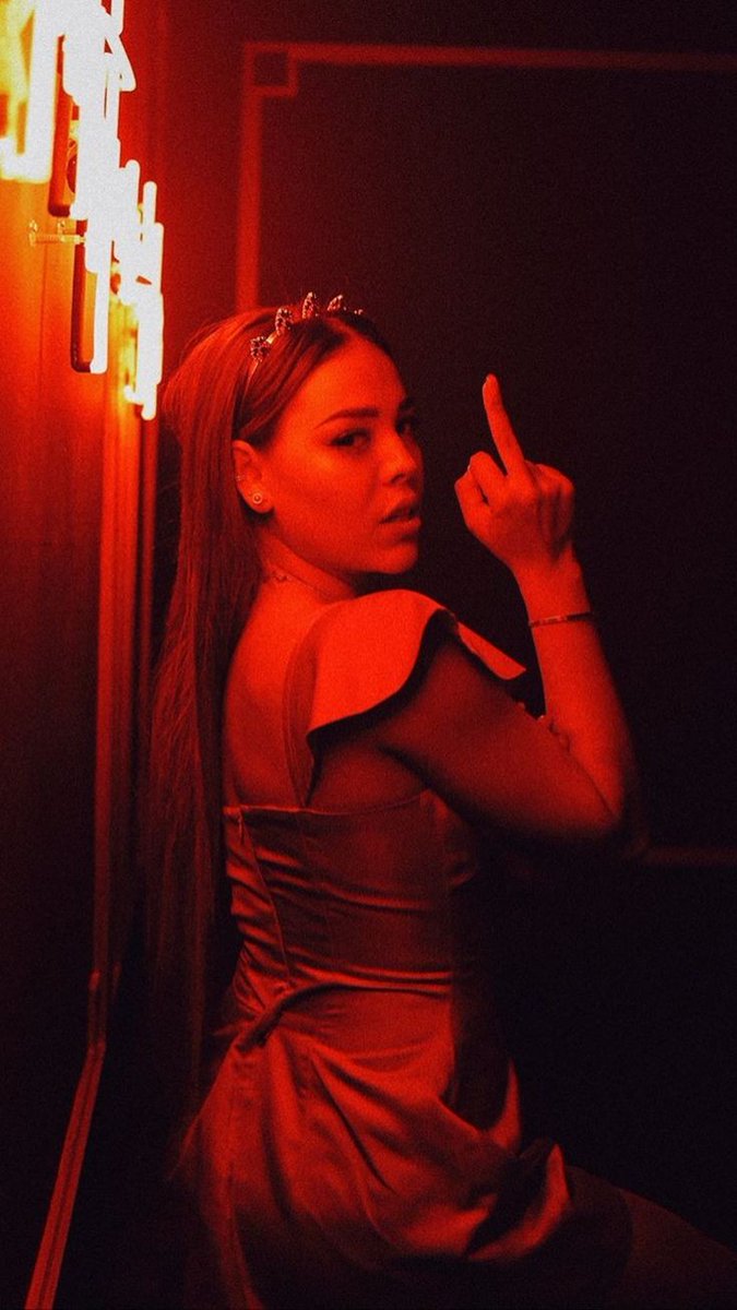 Blue_Angie96's tweet photo. "No me hables si no tienes algo que llame mi atención, que soy una mujer de altos estándares".

● Lenguaje vulgar
● Dominación financiera 
● Humillación
● Niña fresa y mamona
● Infidelidad https://t.co/ug8Nty0Hh8