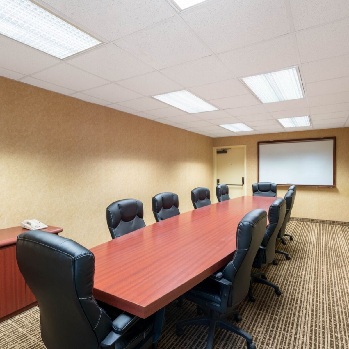 It's time to get to business! Set up your next meeting in one of the 3  spacious rooms we have at our location. Contact our hotel property for your reservation now we made it simple for you just click this link -->  bit.ly/2KjD12F

#bookwithus #businessstay