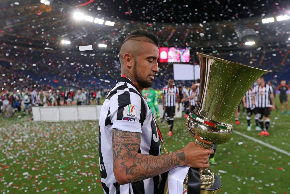 playmakerch's tweet photo. Título 25 para Arturo Vidal.
Liga Chilena x3
Serie A x5
Bundesliga x3
Liga Española x1
Copa Italia x2
Copa Alemania x1
Supercopa Italiana x3
Supercopa Alemana x2
Supercopa Española x1
Copa America x2
Copa Brasil x1
Copa Libertadores x1
El mejor futbolista chileno de la historia. https://t.co/cYYxdcxfMr