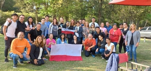 NadiaGMahut's tweet photo. A 39 años del retorno de la democracia, un radicalismo unido y fuerte avanza para consolidar el cambio que la Argentina necesita. Generar valores y sostenerlos con principios, siempre en la lucha por más igualdad y justicia es el camino. ¡Adelante Radicales! #UnidosGanamos https://t.co/FY34kHbLQr