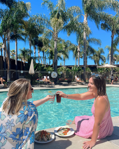 doubletreesdbay's tweet image. It's time to check in and chill out. 😎 One night at Holiday Inn Bayside just simply isn't enough. Book 3 nights or more and save up to 25% off. Book today at the link in our bio! 🥂

​#HolidayInnBayside holinnbayside.com/offers/stay-lo…