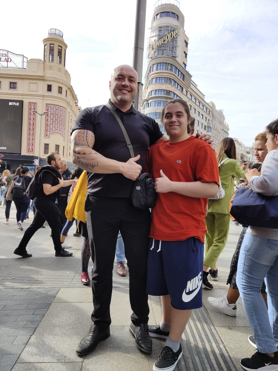 SergyOreo's tweet photo. We found a famous tiktoker in Madrid. #experiences #cvejuniors @somar0209 https://t.co/4Bb06fpzLb