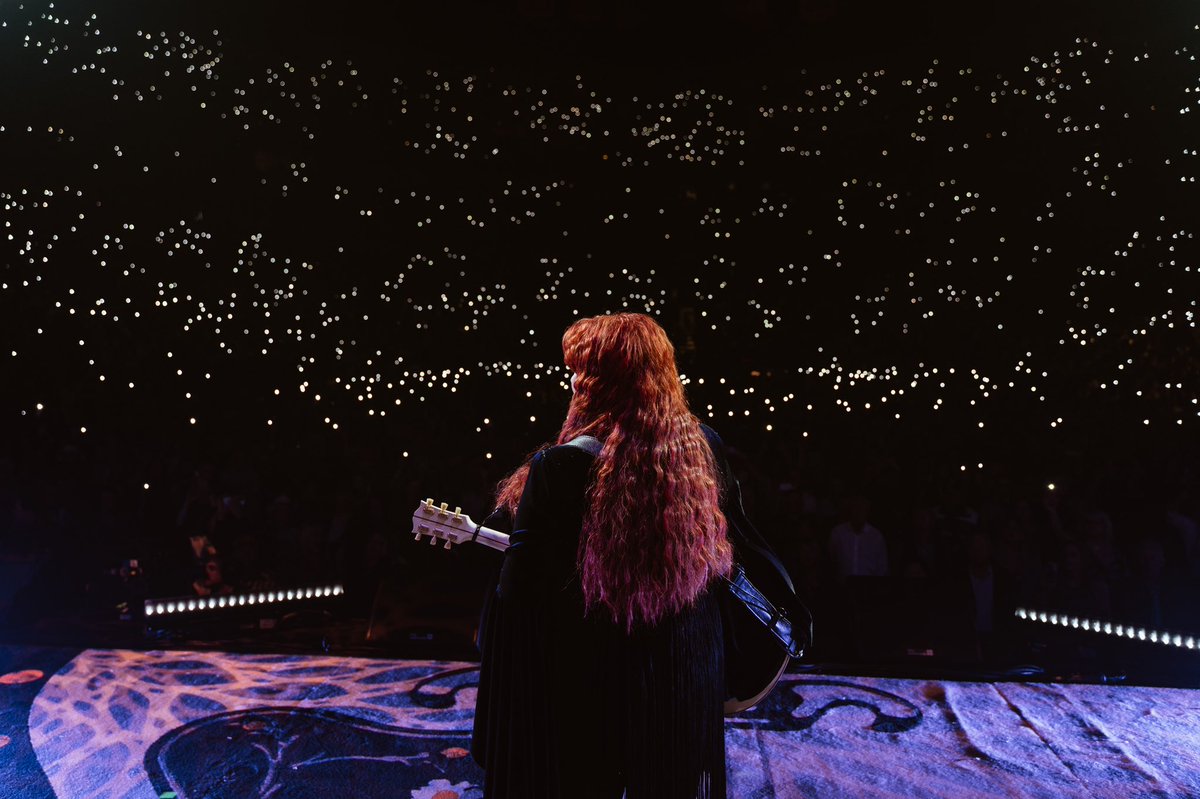 juddsofficial's tweet photo. ✨NASHVILLE✨
Moments from last night’s unforgettable sold out show at Bridgestone Arena with @Wynonna, @trishayearwood, @martinamcbride, and @brandicarlile!

📷: Hayley Gjertsen https://t.co/lEtbxwR297