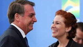 desmentindobozo's tweet photo. A diferença é essa. Ambas agredidas verbalmente e ações completamente diferentes. Enquanto Marina Silva foi à delegacia, Carla Zambelli sacou sua arma e perseguiu uma pessoa.

ZAMBELLI NA CADEIA https://t.co/fLeoe9OAEB