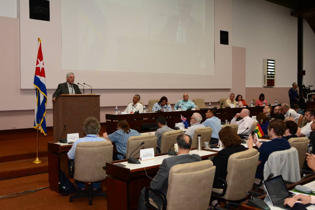 ¡ÚLTIMA HORA! <a href="/DiazCanelB/">Miguel Díaz-Canel Bermúdez</a> clausuró el Encuentro de partidos comunistas y obreros, #XXIIEIPCO. Agradeció la solidaridad recibida y aseguró: "Ustedes también podrán siempre contar con #Cuba y su Revolución". 
#CubaNoEstáSola