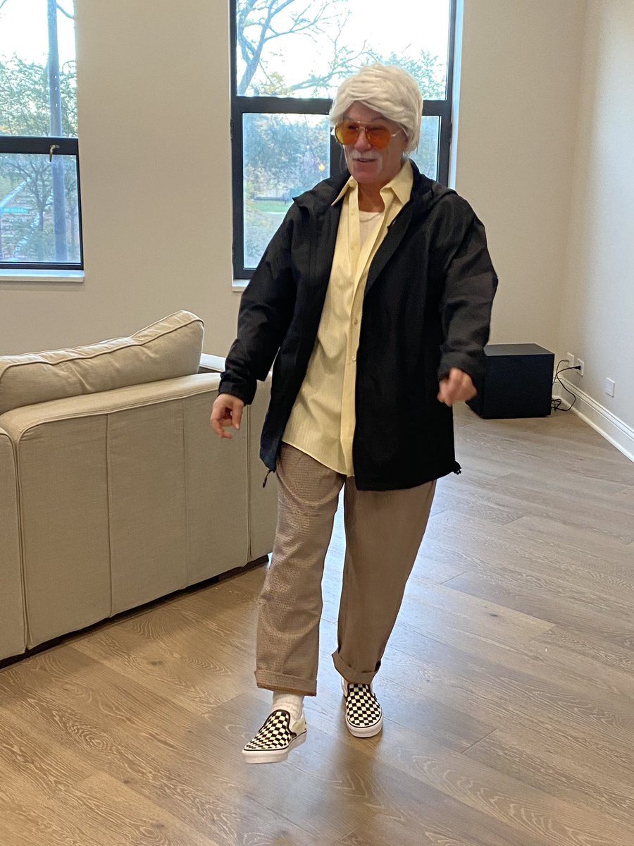 torishilney's tweet photo. My mom won Halloween @freddurst https://t.co/EmThCD05zb