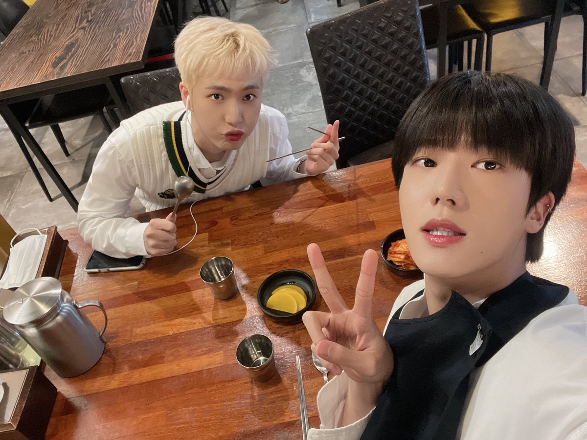 OmegaXgallery's tweet photo. #KEVIN #케빈 #JUNGHOON #정훈
#OMEGA_X #오메가엑스
@OmegaX_official @OmegaX_members https://t.co/am5JuBdUu5