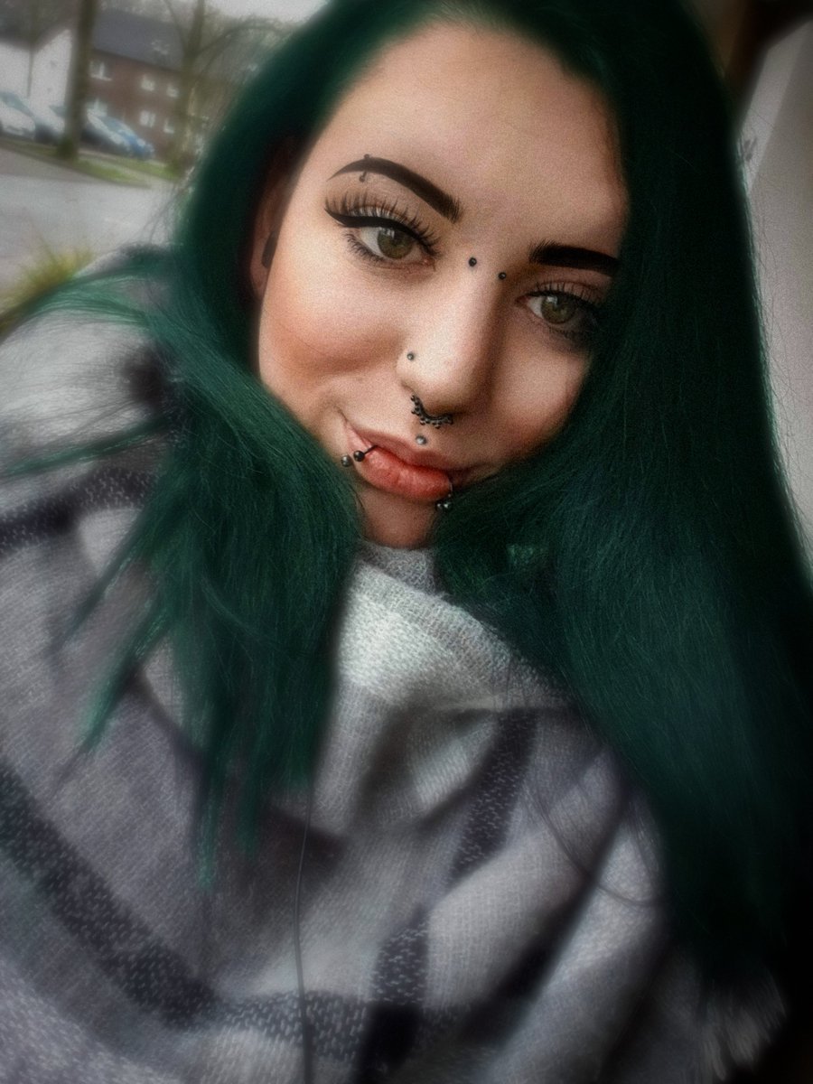 #NeuesProfilbild für die Mett arme Zeit, alternativ mein Hackgesicht 🖤✌️