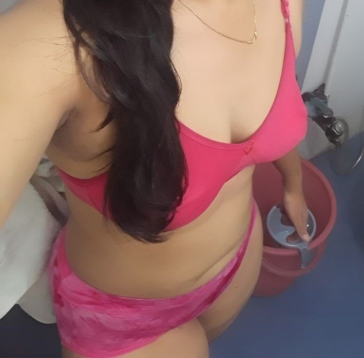 Latha16172138's tweet photo. Gm frds now video call available interested pay and come https://t.co/QxIl6Q4ZB0