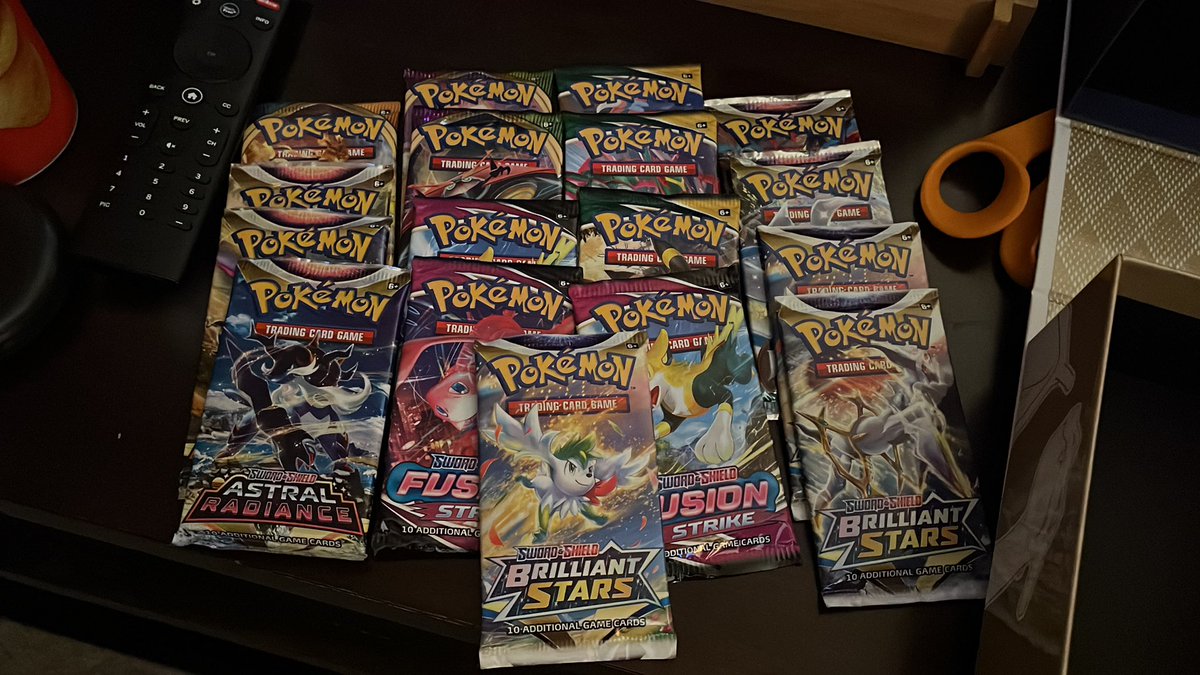 steph_wheeler2's tweet photo. @katherinepishd3 @paladincards20 Love that! My UPC had an extra pack too! Sweet treat. 😊 https://t.co/lU5Jnhg1sW