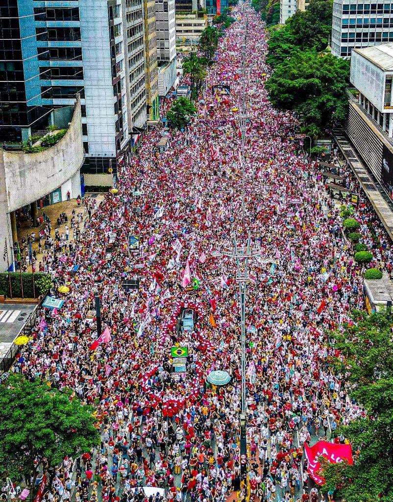 Foto aérea mostra multidão na Avenida Paulista. Fotos: Ricardo Stuckert