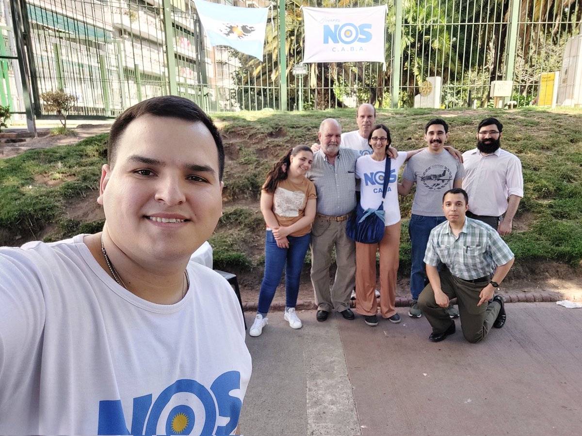 JNoscabaok's tweet photo. Hoy salimos a la calle para hablar con la gente y contarles nuestras propuestas para Rescatar a la Argentina de su Fracaso.
Desde la Juventud buscamos tener mayor protagonismo en esta Nueva Reconquista de la Patria🇦🇷
#JóvenesNOSCABA #NOSCABA https://t.co/7fVNLUZLfw