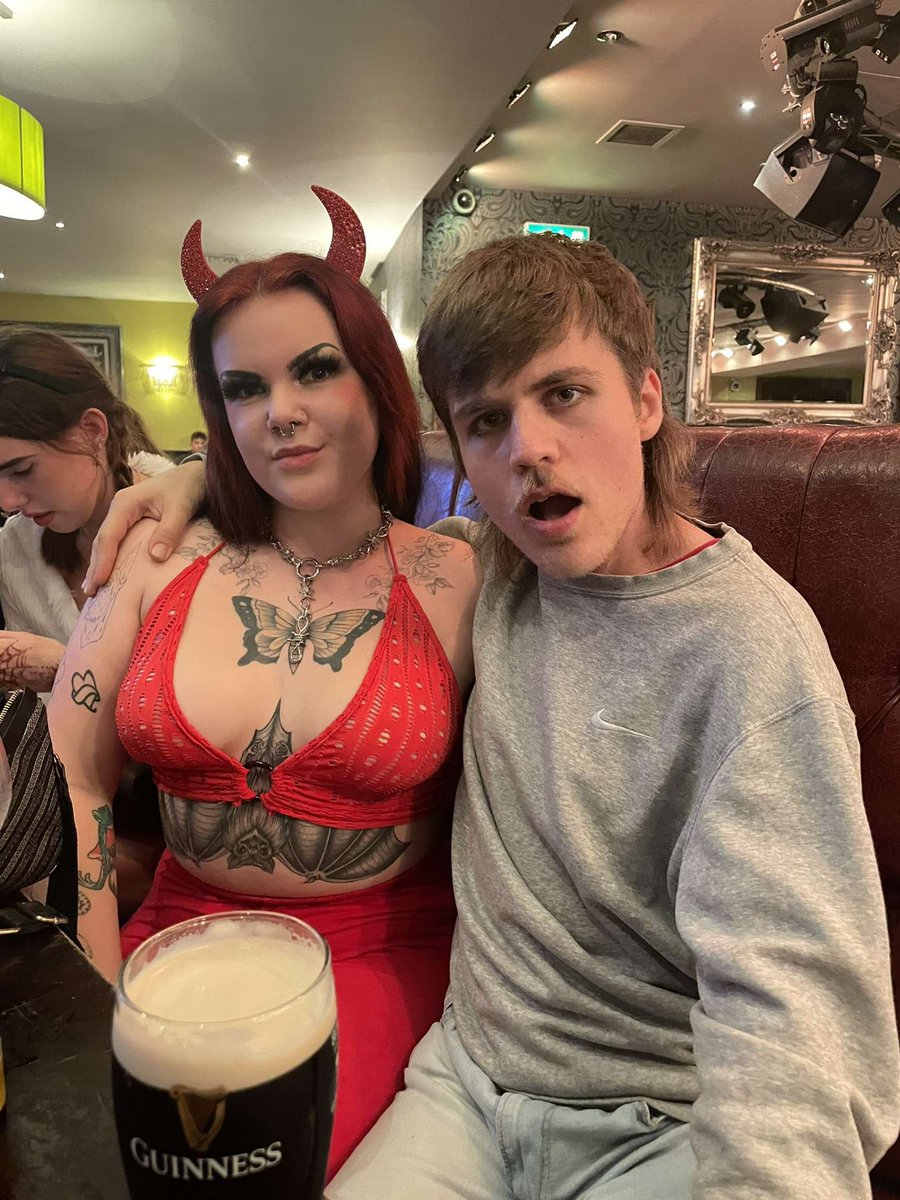 bbobbss_'s tweet photo. happy halloween 😇 https://t.co/S4x5KiOWoq