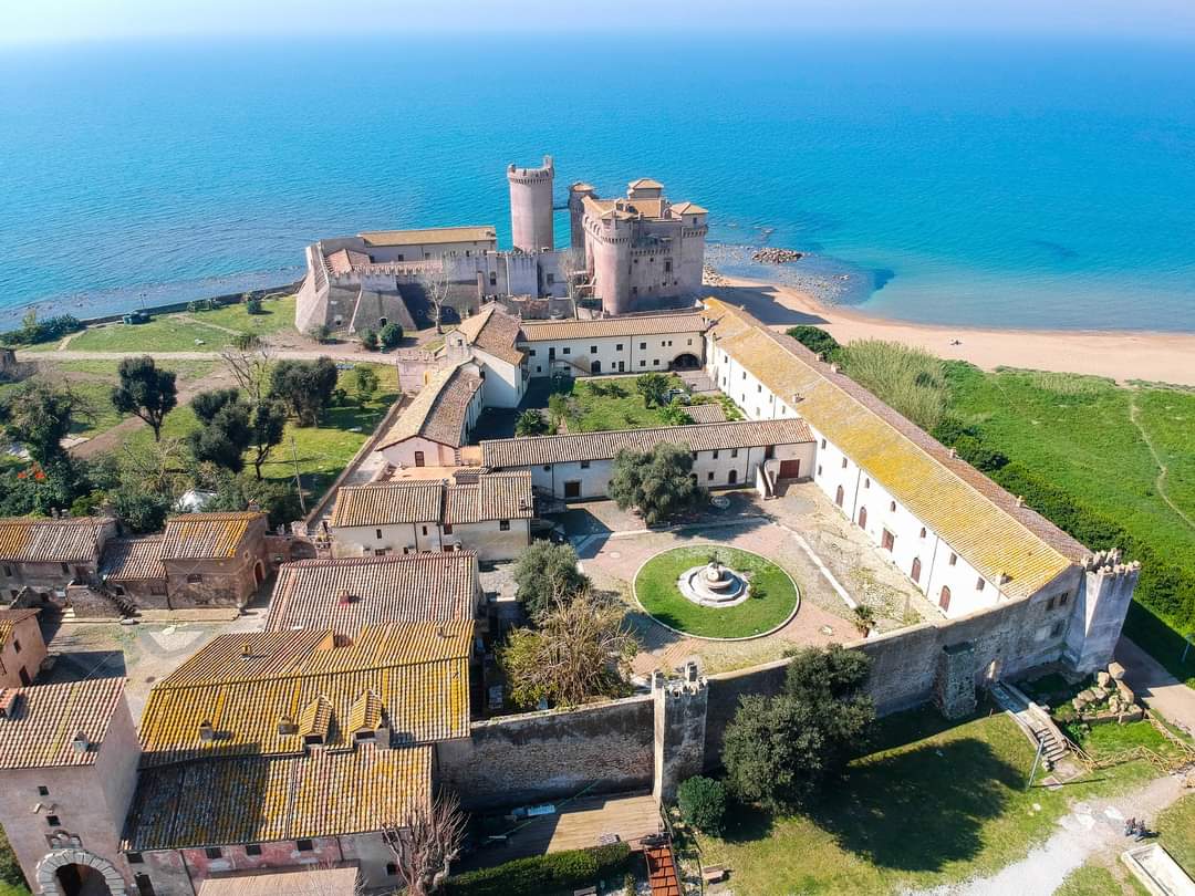 Syrinx19_78's tweet photo. Castello di Santa Severa ❤️ https://t.co/cwVztX7aqx