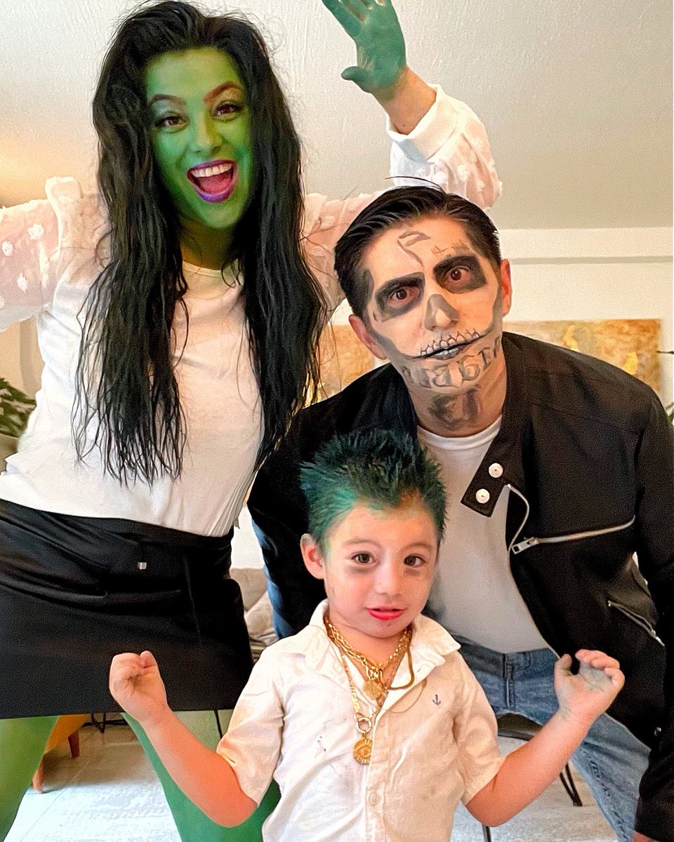 Soy Psicóloga. Pero mucho antes soy mamá y esposa, y ahora también #SheHulk 💚. #FelizDiaDeMuertos  #Mexico