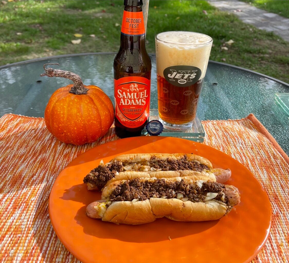 sonnylee2's tweet photo. Happiness is an inside job. Donโt assign it to anyone. Lunch in my backyard from Texas Weiners in Dunellen, NJ with a Octoberfest from Samuel Adams๐ญ๐ญ๐บ
#OctoberFest #texasweiners #lunch #samueladams https://t.co/ddIEPRqUDW