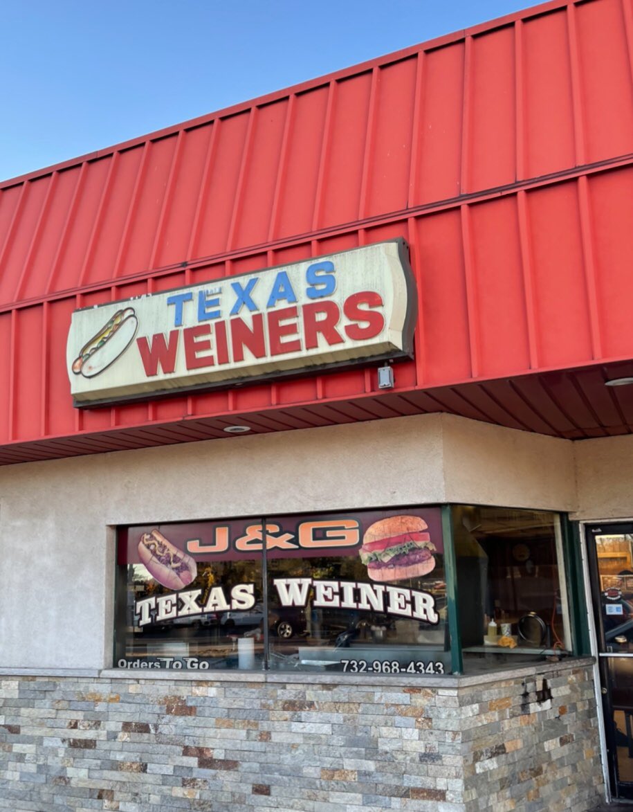 sonnylee2's tweet photo. Happiness is an inside job. Donโt assign it to anyone. Lunch in my backyard from Texas Weiners in Dunellen, NJ with a Octoberfest from Samuel Adams๐ญ๐ญ๐บ
#OctoberFest #texasweiners #lunch #samueladams https://t.co/ddIEPRqUDW