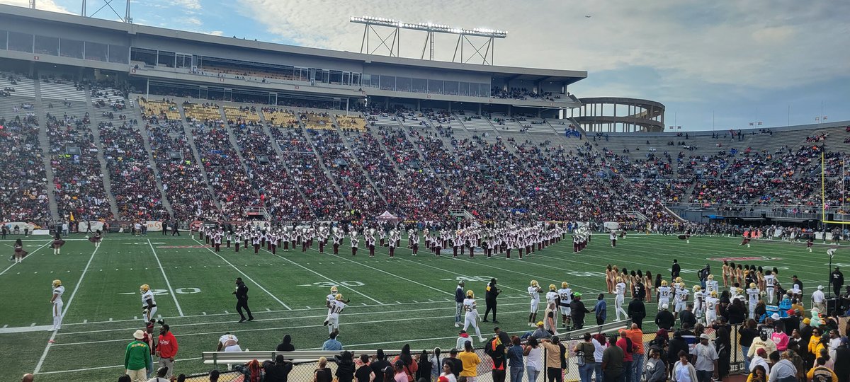 Had a great time with <a href="/UABSurgery/">UAB Surgery</a> #DEICommittee! medical students, residents, and faculty joined in to take part in a Birmingham cultural staple. And of course the battle of bands was on point! <a href="/herbchen/">herb chen</a> <a href="/LGutnik/">Lily Gutnik MD MPH</a> @PolinaZmijewski <a href="/Autumnbeavers3/">Autumn Beavers</a> #salilahashmi