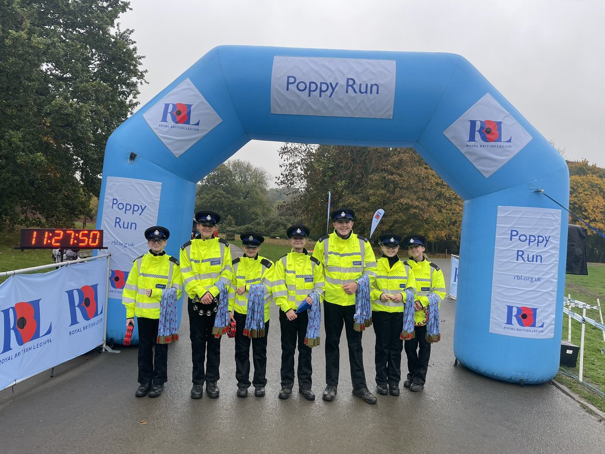WYP_Cadets's tweet photo. South Leeds cadets volunteered at #poppyrun today in aid of Royal British Legion at Temple Newsam. Very wet day but all had a great day! Weโll done to all! https://t.co/jVpjrAneMS