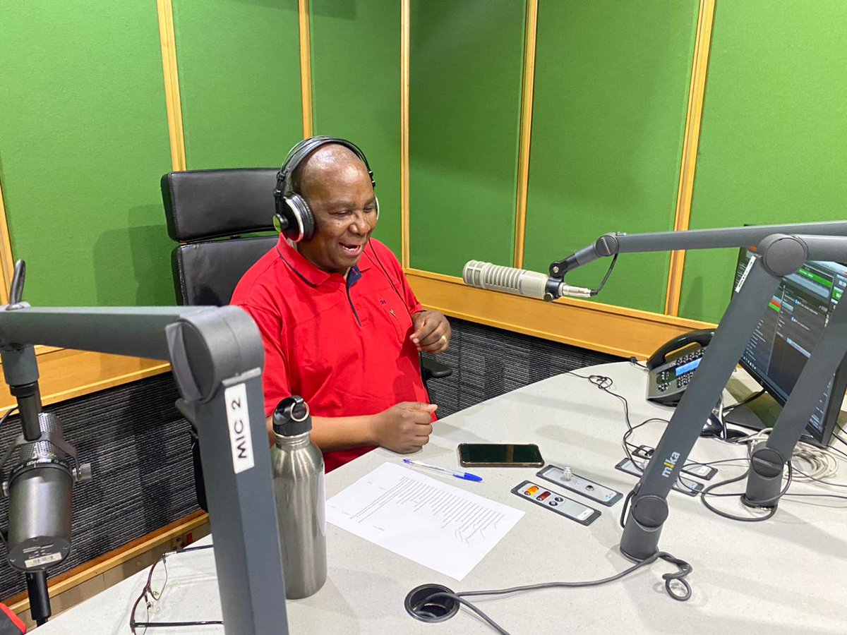 You already know.... the magic continues on #AfricaInSong with <a href="/DjNwamba/">Richard Nwamba</a> 🔥

Join us as we close off our celebration to Franco Luambo Makiadi month

[PLAYING] Franco &amp; le TP OK Jazz- Naponi Kaka Yo Mayizo

TUNE IN: DSTV 802 | OPENVIEW 628 | LIVESTREAM: bit.ly/36efN89