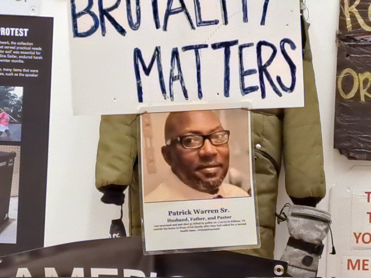 BLMFence2's tweet photo. #PatrickWarrenSr #DallasTexas
#BlackMentalHealthMatters #BlueBrutalityMatters  #BlackLivesMatter #BlackĹivesMatterMemorialFence
#MartinLutherKingJrLibrary #LibraryExhibit #PoliceMurdersMatter https://t.co/drw4obPwZM