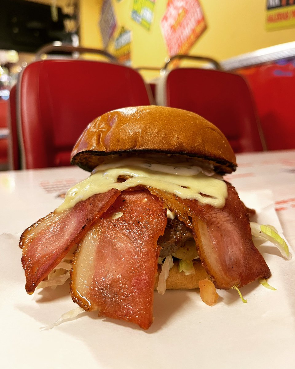 ElBuseteroRes's tweet photo. Nuestra Hamburguesa 🍔 H2 confirma que nunca será suficiente tocineta.
Ven por ella o pídela a domicilio al 3229497668/76.

.
.
.
.
.
.
.
#ComeComoBusetero #2022 #LoveEat #Delicius #MyPlace #buseterosconestilo #Burger #HotDog #salchipapas #combo #couple #love #friends https://t.co/lwXLFO3LkZ