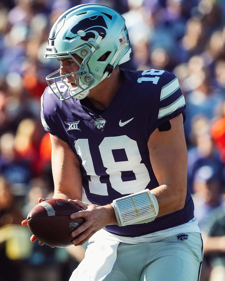 PFF_College's tweet photo. Will Howard in replacement of Adrian Martinez today vs Oklahoma State:

🟣 296 Yards
🟣 4 TDs
🟣 0 INTs
🟣 K-State Wins 48-0 (!!) https://t.co/T9u7NARfea