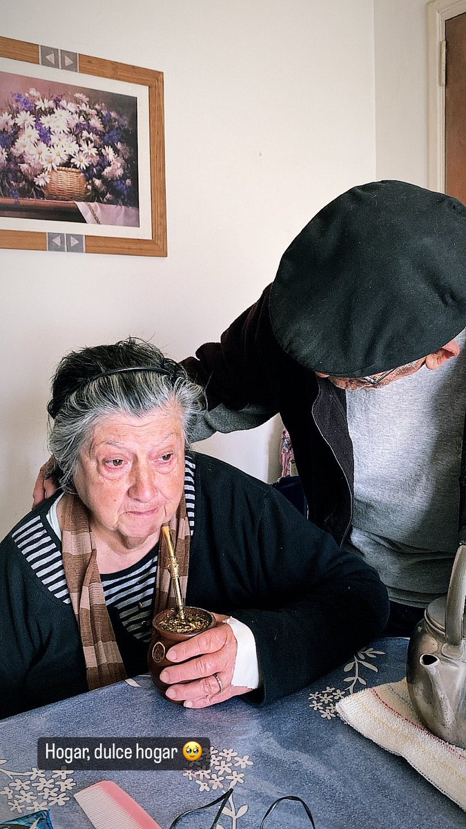 Termino este hilo con una foto de mi nonita el día que le dieron el alta. Y recuerden: reconocer los síntomas de un ACV puede salvar vidas ❤️