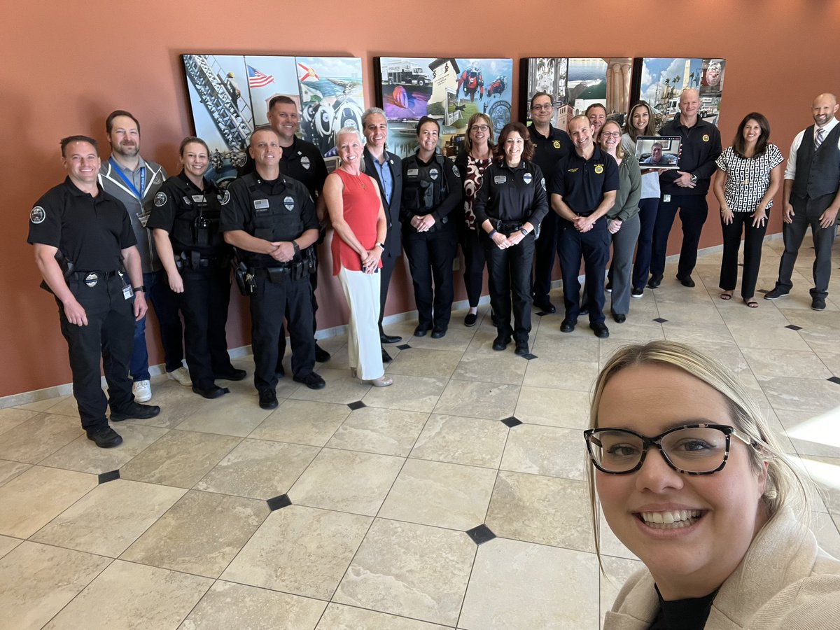 MarkEconomou's tweet photo. Covid kept me from crisis comm training in person but being carried by @JulieParkerComm made up for it lol. Great two days. Julie and @ChiefMannino are the absolute best! Gotta zoom in to see me on the computer screen lol. https://t.co/mTGocjXi0x