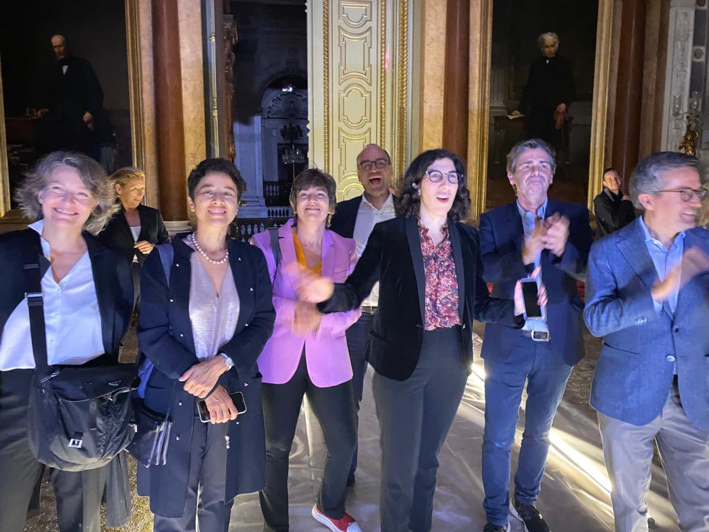Saison France-Portugal 2022 (@saisonfrpt2022) on Twitter photo Magnifique soirée de clôture de la #saisonfranceportugal à Lisbonne ! Merci <a href="/michaelcanitrot/">Michael Canitrot</a> <a href="/monumental_tour/">Monumental Tour</a> . Les lisboètes au rendez-vous ! Avec les ministres de la culture <a href="/RimaAbdulMalak/">Rima Abdul Malak</a> et <a href="/padaoesilva/">pedro adão e silva</a> et <a href="/evanguyenbinh/">eva nguyen binh</a> présidente <a href="/IFParis/">Institut français</a> Magnifique soirée de clôture de la #saisonfranceportugal à Lisbonne ! Merci <a href="/michaelcanitrot/">Michael Canitrot</a> <a href="/monumental_tour/">Monumental Tour</a> . Les lisboètes au rendez-vous ! Avec les ministres de la culture <a href="/RimaAbdulMalak/">Rima Abdul Malak</a> et <a href="/padaoesilva/">pedro adão e silva</a> et <a href="/evanguyenbinh/">eva nguyen binh</a> présidente <a href="/IFParis/">Institut français</a>