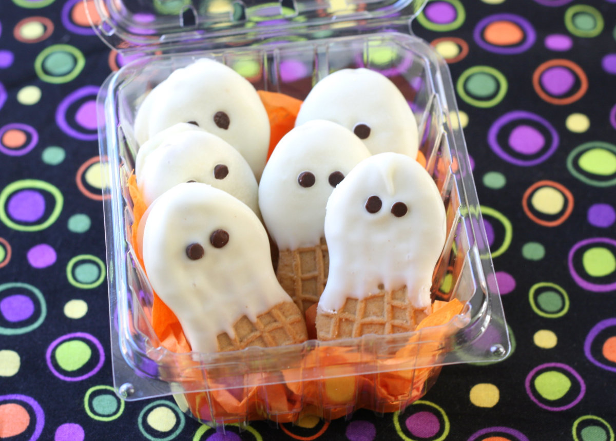 CmasCookies's tweet photo. Nutter Butter Ghosts - last minute #halloween idea! 
https://t.co/wMIo7HCK6G
#nutterbutter #nutterbuttercookies #ghost #ghosts #spookyrecipes #halloweenrecipes #halloweenideas #halloweenpartyideas #treatsforkids #trickortreat #peanutbuttercookie #spookyghost #halloweencookies https://t.co/I4sDRKIsC3