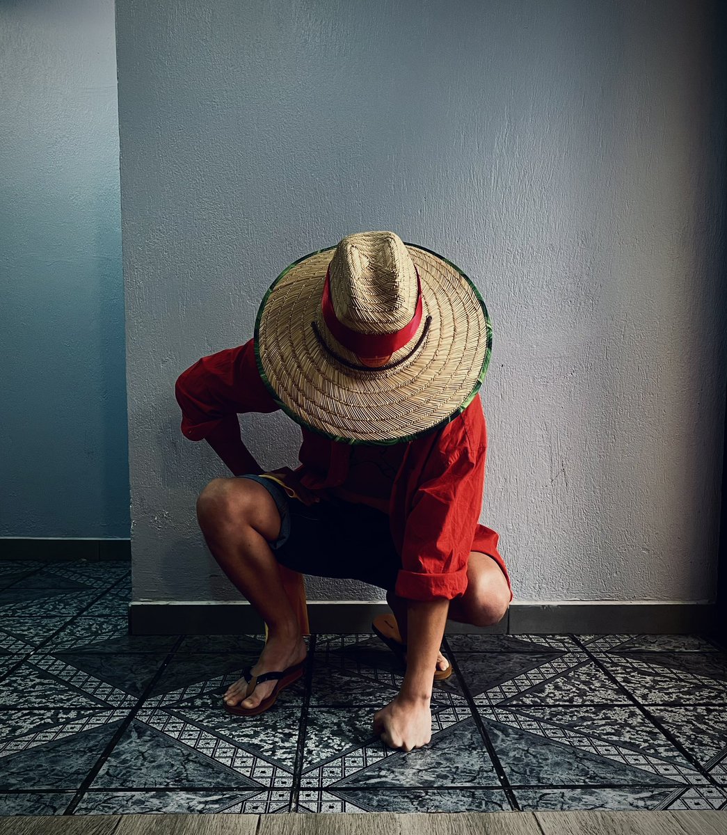 Mi hermano se improvisó en 2h el mejor disfraz 😎🔥

#ONEPIECE #luffy