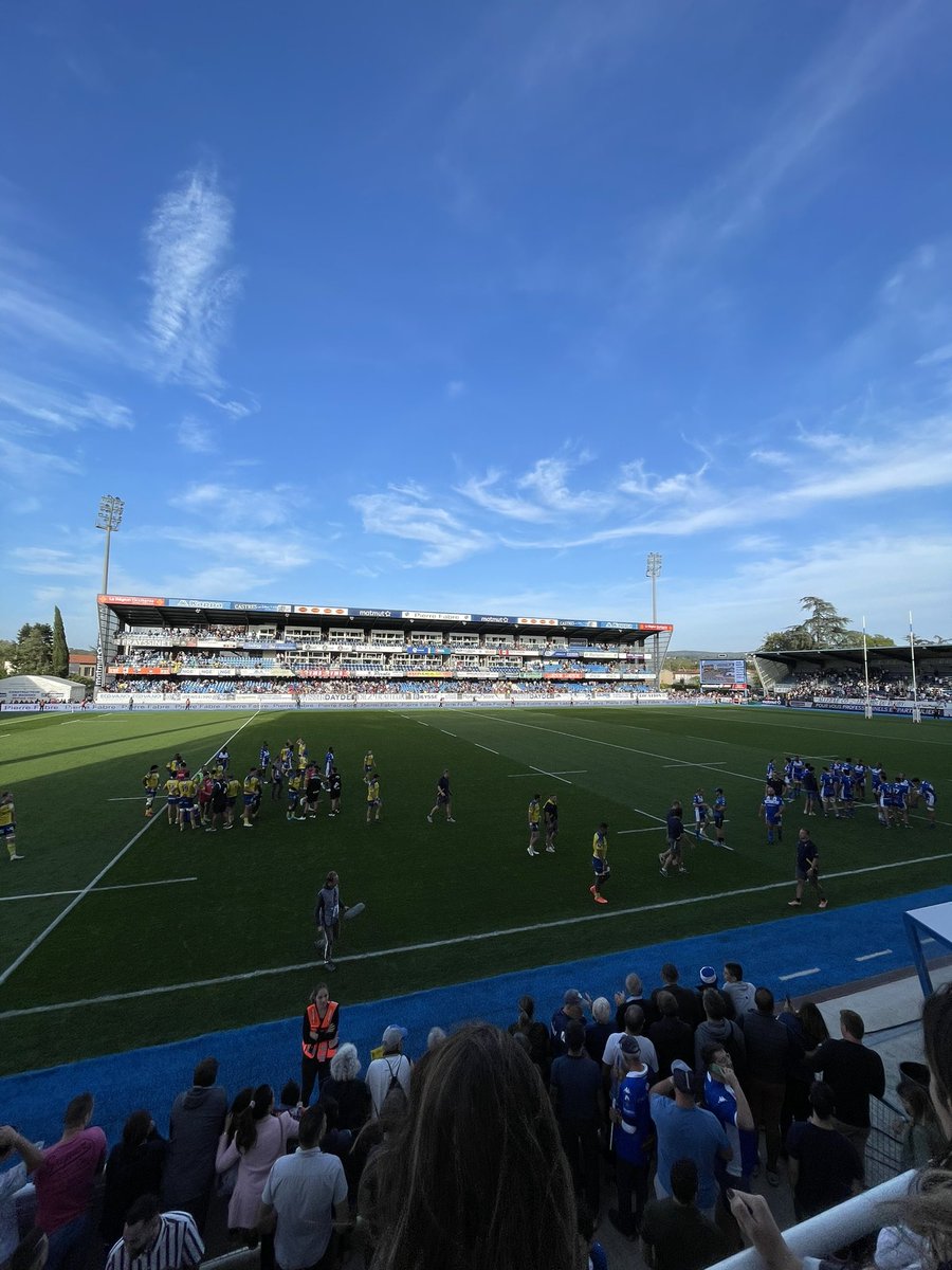 AzemaPaul's tweet photo. Il fallait le faire, tout le monde ne battra pas cette équipe de Clermont. Ça continue ! Allez CO 🔵⚪️🤘 
@CastresRugby #COASM https://t.co/ikv8kIeaRO