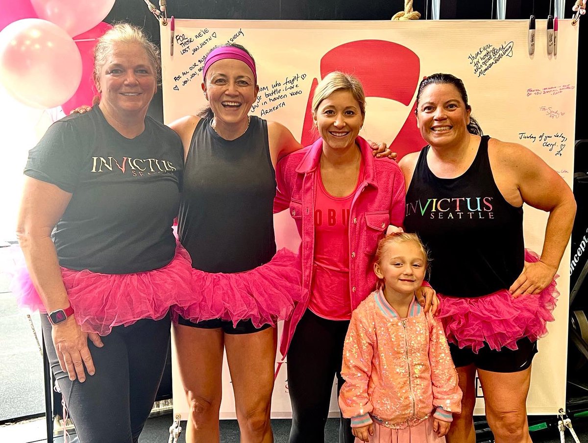 mikayamamoto11's tweet image. Trifecta Saturday - benefiting breast cancer (for my fierce survivor friends and my aunt who is no longer with us) with a butt kicking workout among my favorite gym community (over a decade with this crew!) at Invictus Seattle. #cancersucks #barbellsforboobs